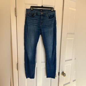 Hudson Natalie Midrise 
Raw hem size 31
